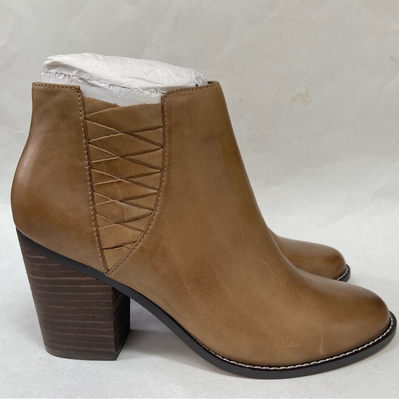 Very Volatile Wesley Style Tan Booties Size 9 New - Picture 4 of 9